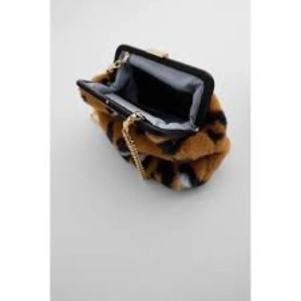 Zara Animan Print Sling Bag with Clasp - Picture 4 of 4